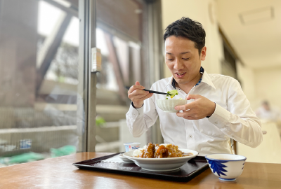 社員の1日_食堂